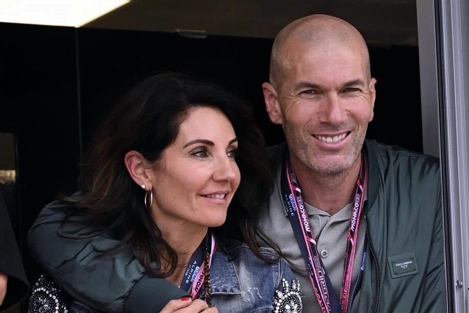 Zinedine Zidane y su esposa disfrutando del espectáculo de la Fórmula Uno.
