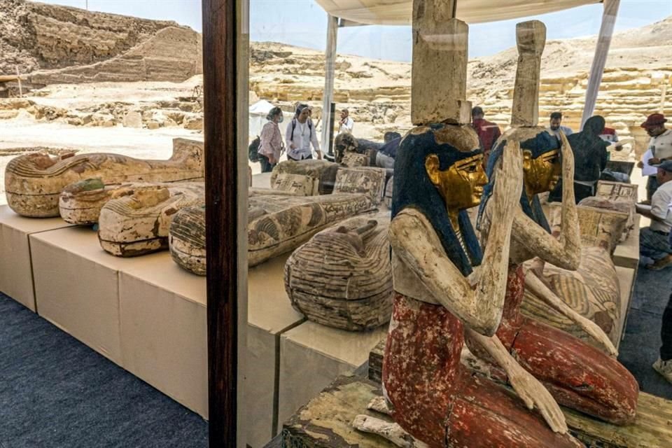 La necrópolis de Saqqara, a unos 15 kilómetros de los famosas pirámides de Guiza, es el sitio de donde provienen los vestigios.