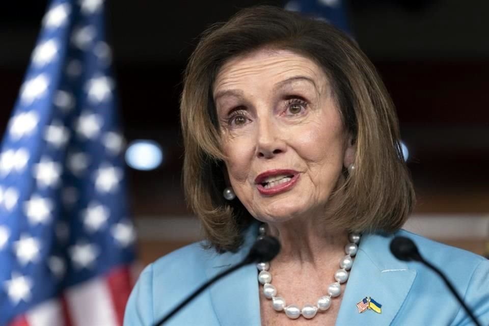 La demócrata Nancy Pelosi dijo que corresponde al Presidente Joe Biden decidir si continúa su campaña de reelección.