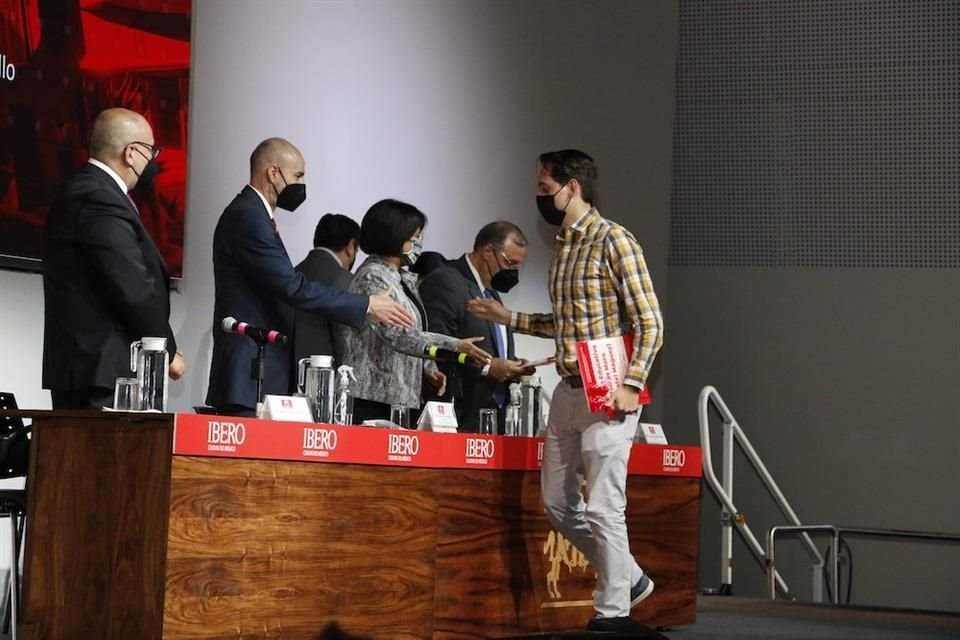 La Ibero otorgó a 192 estudiantes de excelencia académica becas para financiar su carrera universitaria.