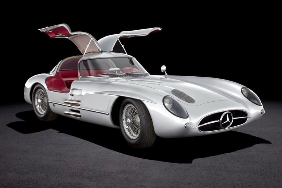 Mercedes-Benz planeó que el 300 SLR estuviera en las pistas, pero una tragedia lo llevó a las calles.