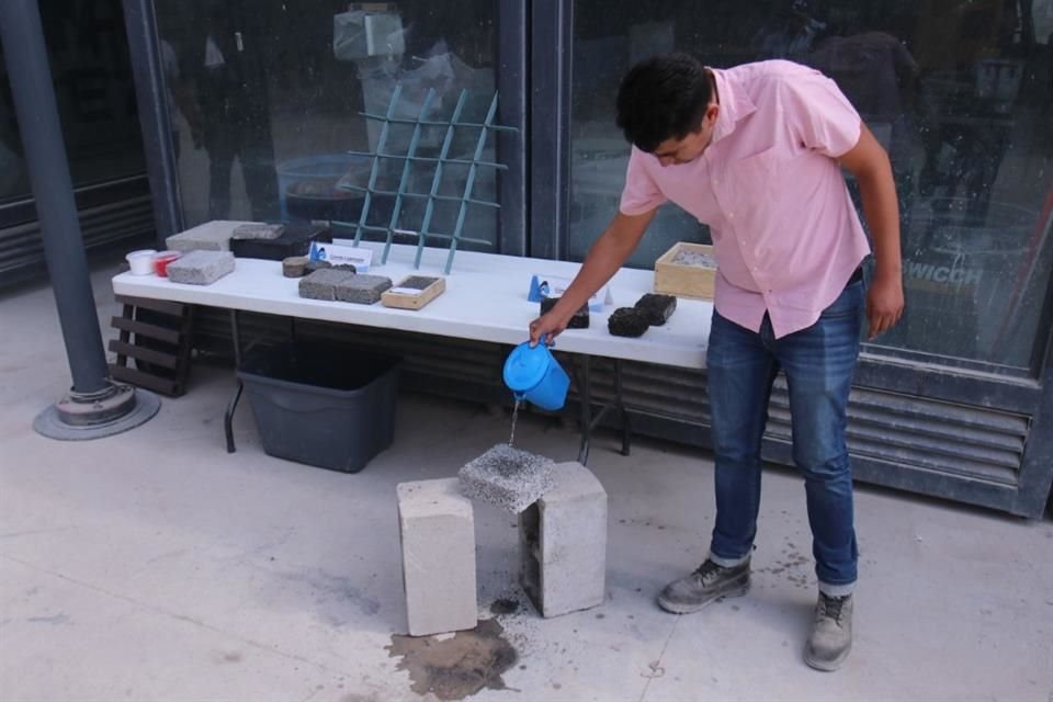 En el lugar elaboran blocks y ladrillos permeables para colocar en andadores.