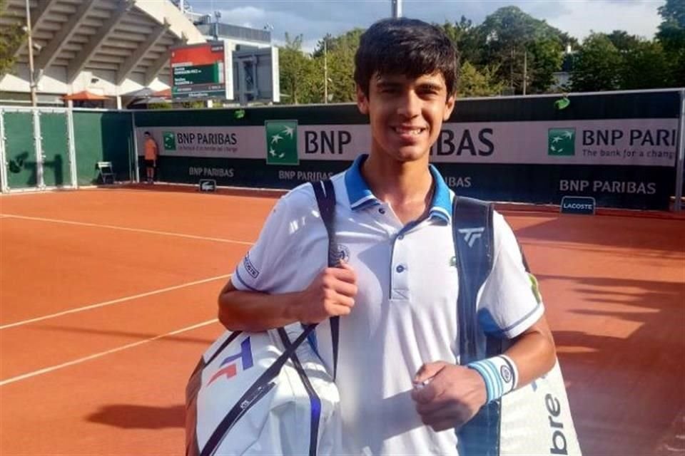 El juvenil mexicano busca hacer historia en el Grand Slam francés.