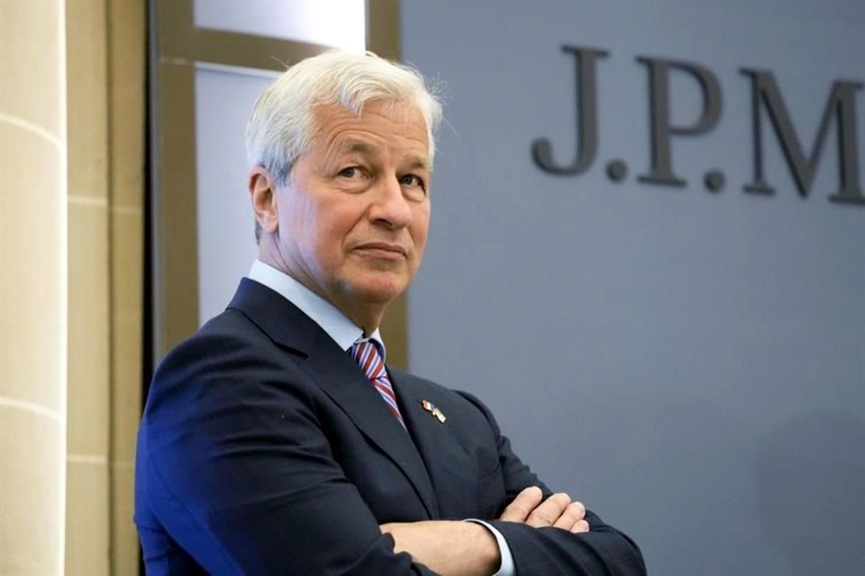 Jamie Dimon, presidente ejecutivo de JPMorgan, dijo que no se sabe si el 'huracán' económico es menor o la supertormenta Sandy.