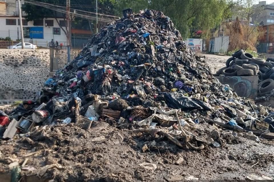 En las 11 presas de la Ciudad deben retirarse las capas de desperdicios para no perder capacidad en lluvias.