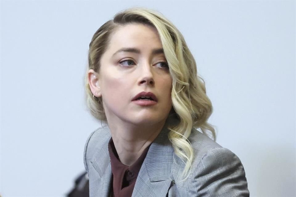 La abogada de Amber Heard, Elaine Bredehoft, aseguró que la actriz no podrá pagar los 10.3 millones de dólares a su ex esposo Johnny Depp.