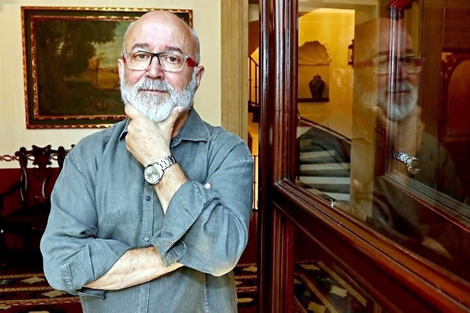 El chef madrileño Ricardo Sanz destaca por su pasión e innovación en el oficio, al fusionar la gastronomía de España con la de Oriente.