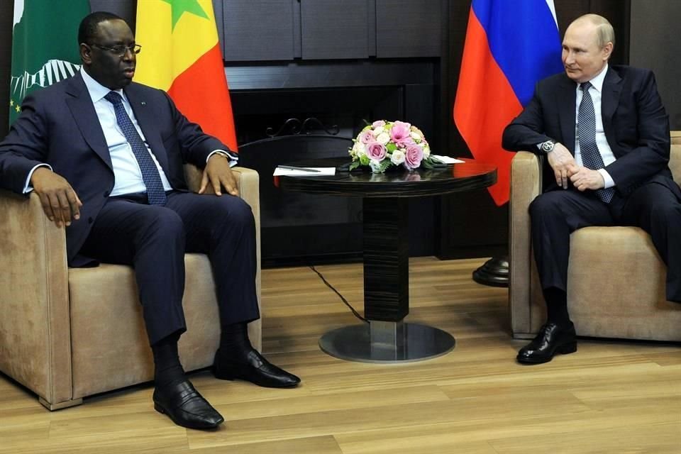 El presidente de la Unión Africana y de Senegal,  Macky Sall, se reunió con Putin en Sochi.