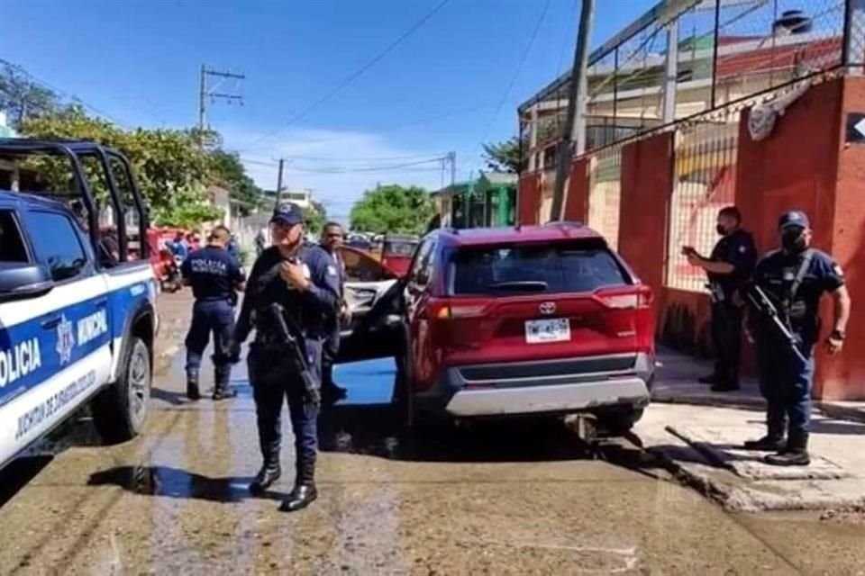 Carlos Eduardo López Martínez fue atacado a balazos cuando iba en su camioneta.