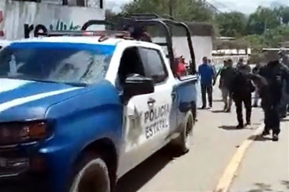 Elementos de la Policía de Tamaulipas fueron sacados de Hidalgo por integrantes de la columna 'Gral. Pedro J. Méndez'.