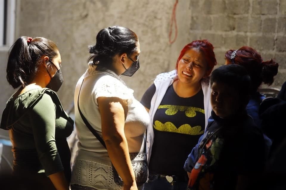  'Te amo bebé, te amo', le susurró a Brandon, Marisol mientras lloraba. 