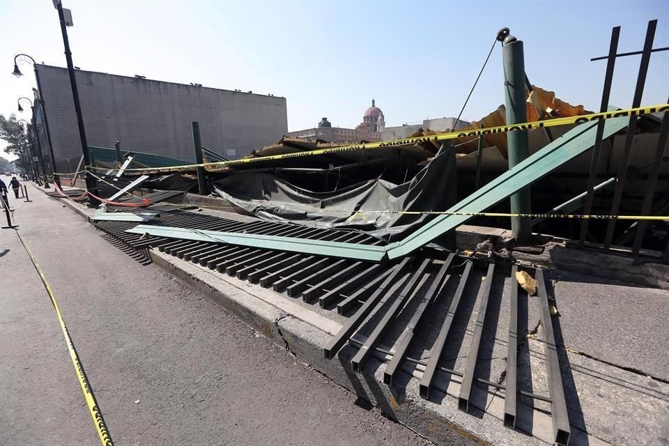 Aspecto del techo que se vino abajo en el Templo Mayor tras la granizada del 28 de abril.