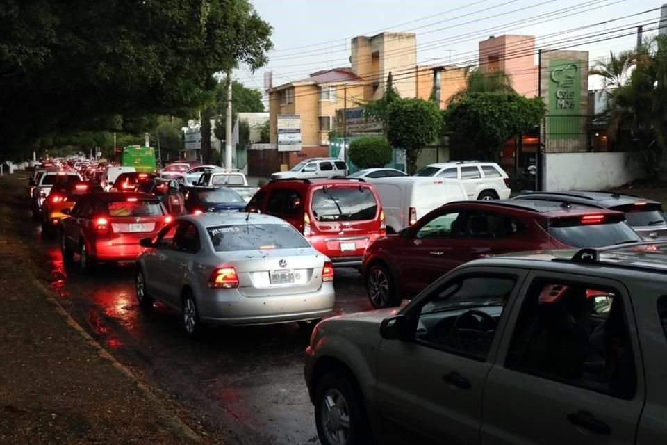 Colonias como La Calma, Arboledas y Paseos del Sol padecieron el chubasco. Mariano Otero fue un estacionamiento.