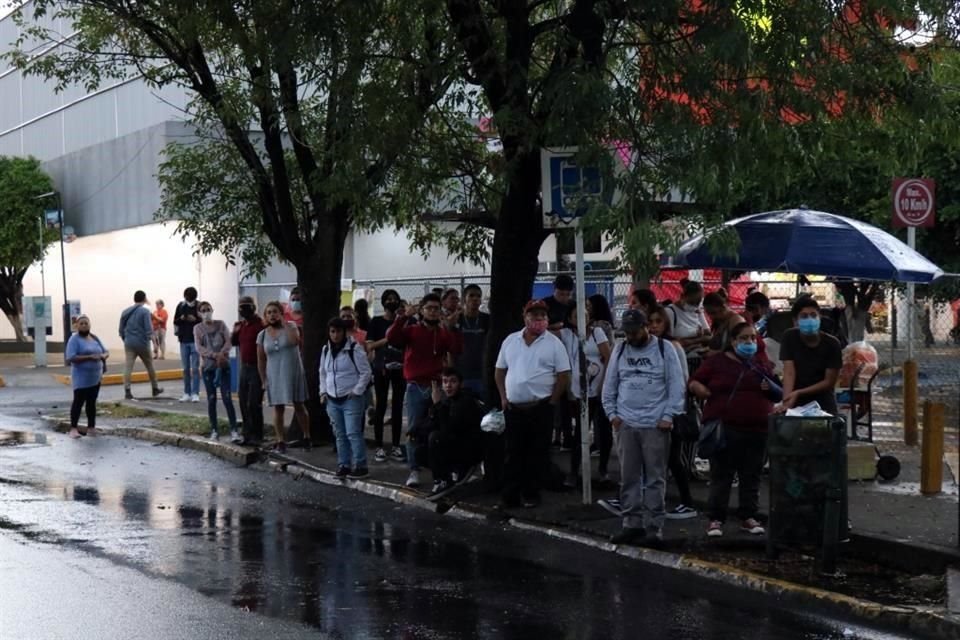 El caos provocó retrasos en el transporte público en López Mateos Sur, cerca de Copérnico.