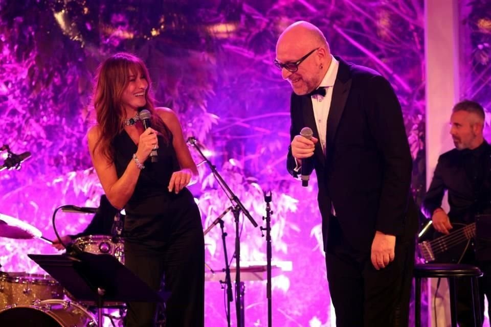 Carla Bruni y Mario Biondi fueron los encargados de amenizar la velada.