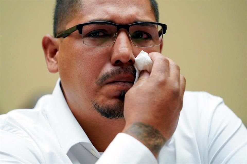 Miguel Cerrillo, padre de Miah Cerrillo, testifica ante el comité del Congreso.