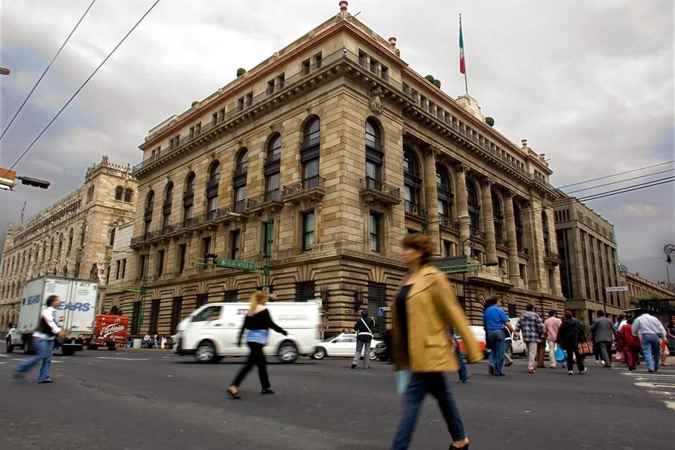 Banxico podría elevar esta semana su tasa de interés en 75 puntos base.