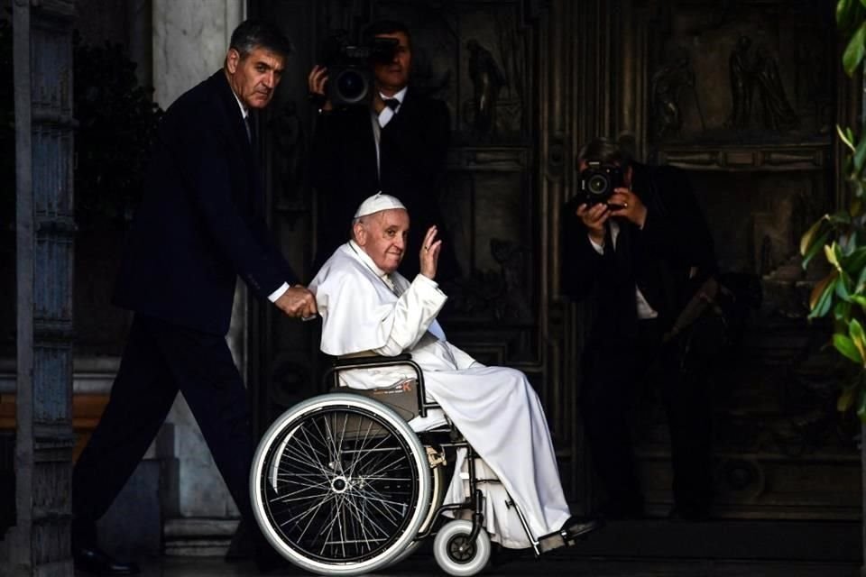 El Papa Francisco se encuentra en silla de ruedas desde hace un mes.