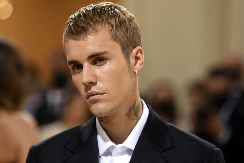Justin Bieber compartió que debido al síndrome de Ramsay Hunt, tiene parálisis en media cara y ha visto afectados los nervios de su oído.