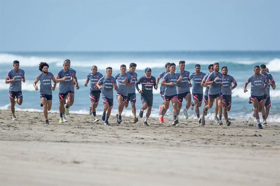 Pumas hizo trabajo de playa durante 10 días en Acapulco.