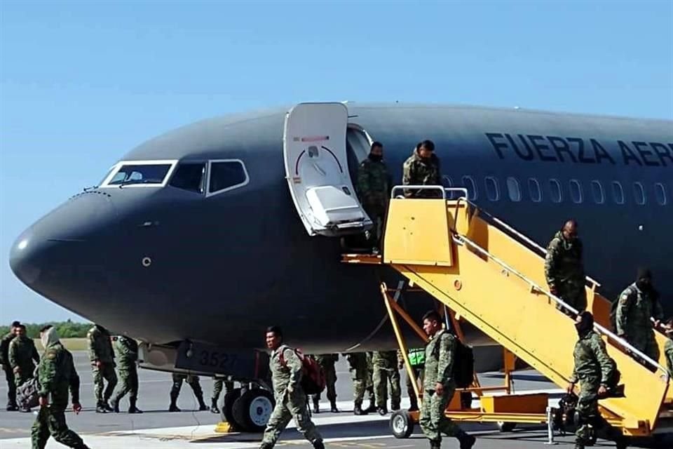 La Cuarta Región Militar y Octava Zona Militar informaron que los agentes llegaron en un avión de la Sedena al Aeropuerto Lucio Blanco, de Reynosa.