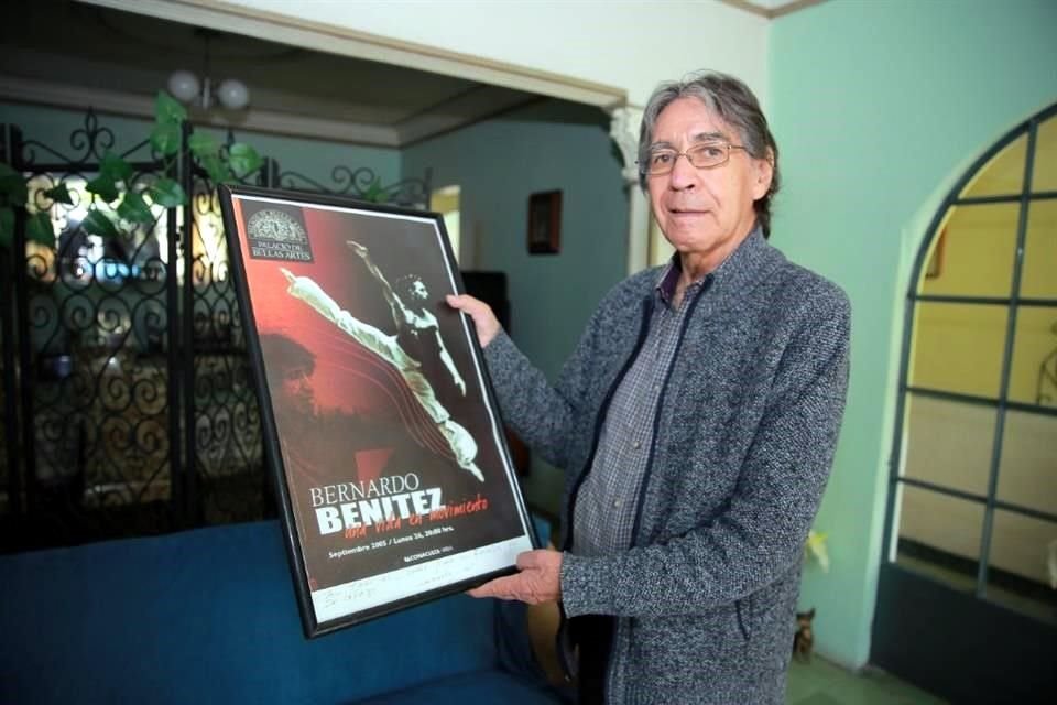 Aunque mantiene un recuento con las obras de su creación y fechas de estreno, muchos de los materiales en video se han perdido después de prestarlos, lamenta.