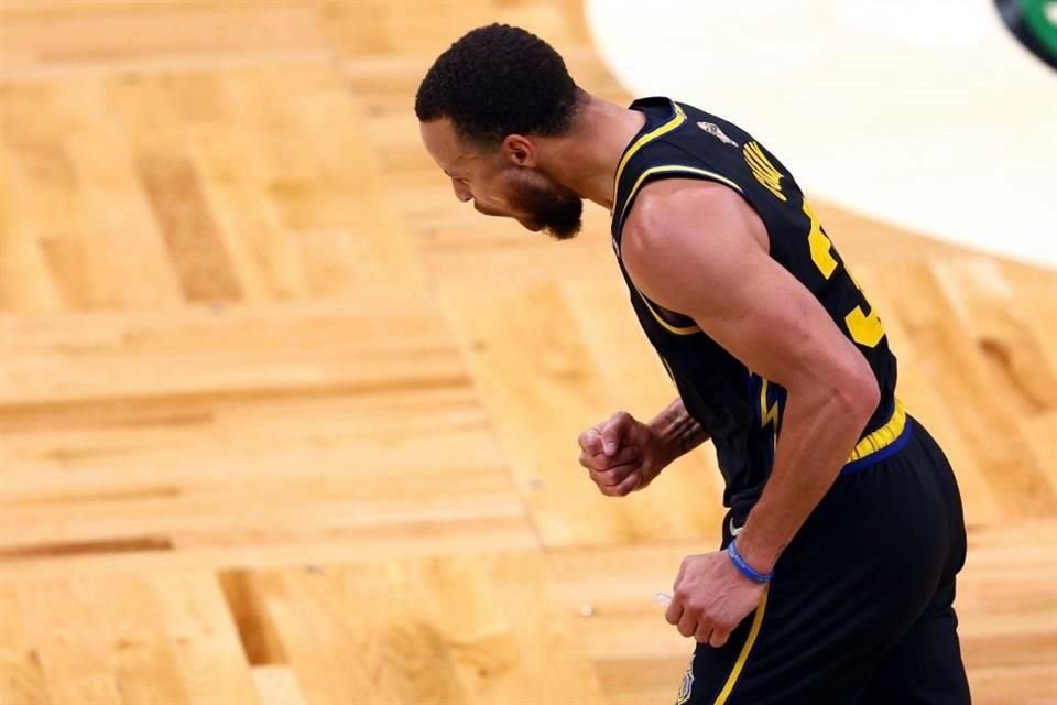 El talento excepcional de Curry levantó una y otra vez a su equipo con 7 triples decisivos.