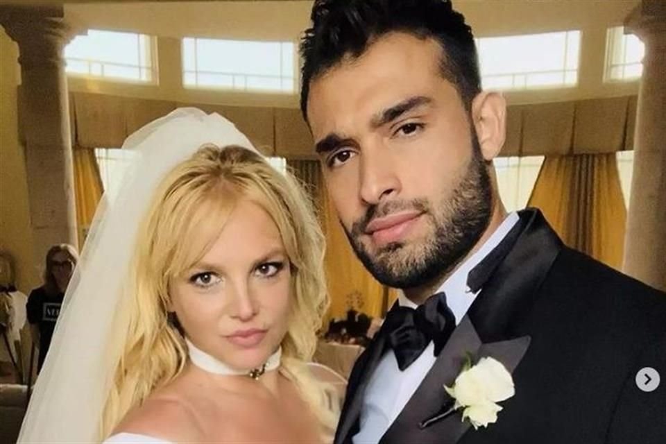 Britney Spears aseguró que tuvo un ataque de pánico antes de su boda con Sam Asghari; también agradeció a Donatella Versace por su vestido.