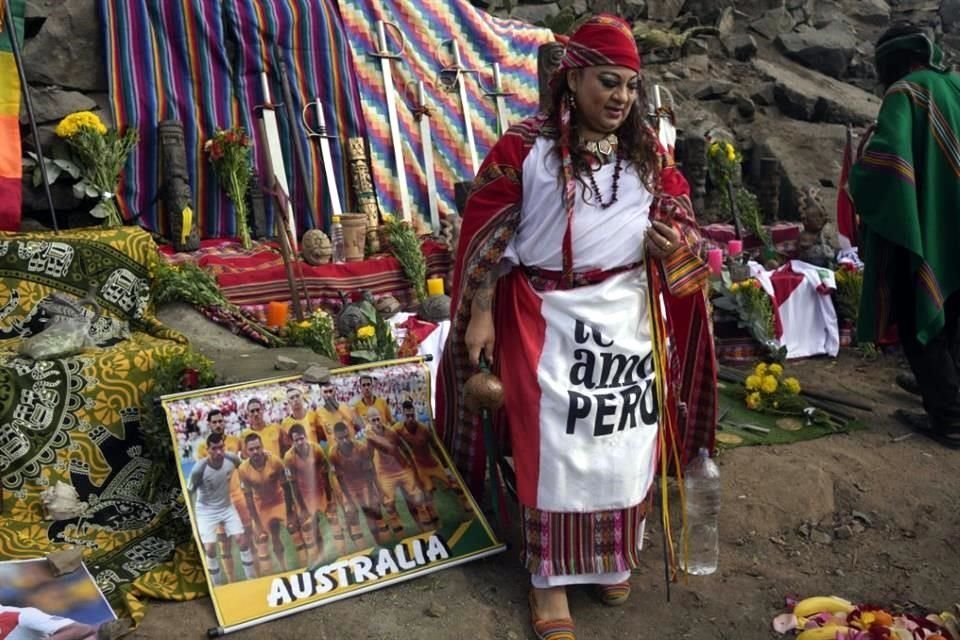 Los chamanes usaron un poster de Australia para el ritual.