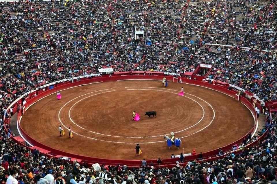 Corte discutirá proyecto para reanudar corridas de toros en Plaza México, suspendidas desde mayo de 2022 por orden de un juez federal.