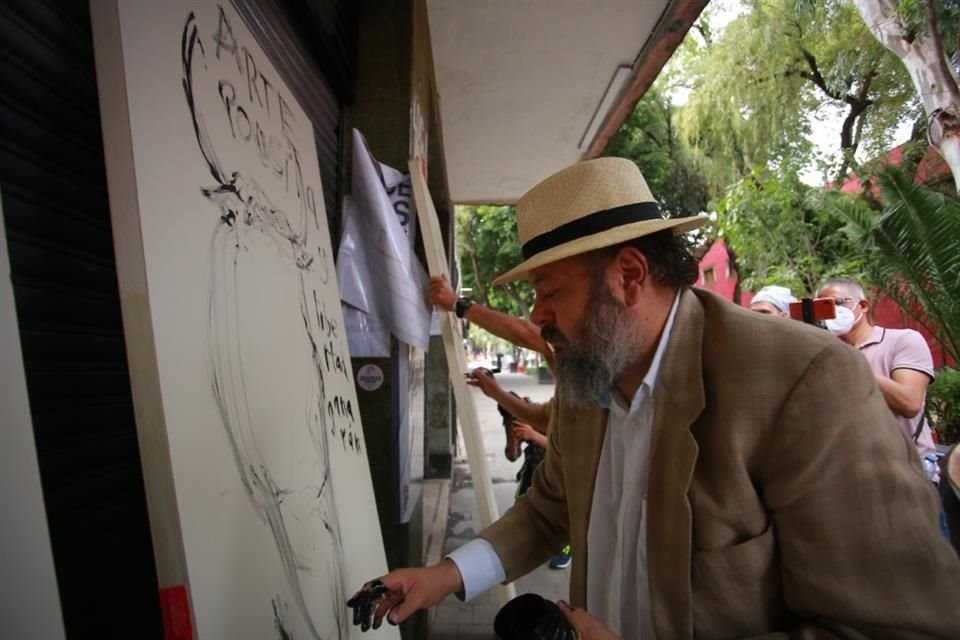 Mediante pinturas y óleos, artistas se manifestaron pacíficamente por la clausura de La Hostería La Bota.