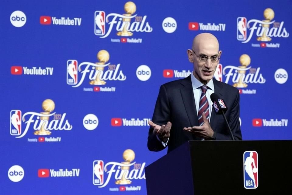 Adam Silver, comisionado de la NBA ha estado en varios eventos durante las Finales.