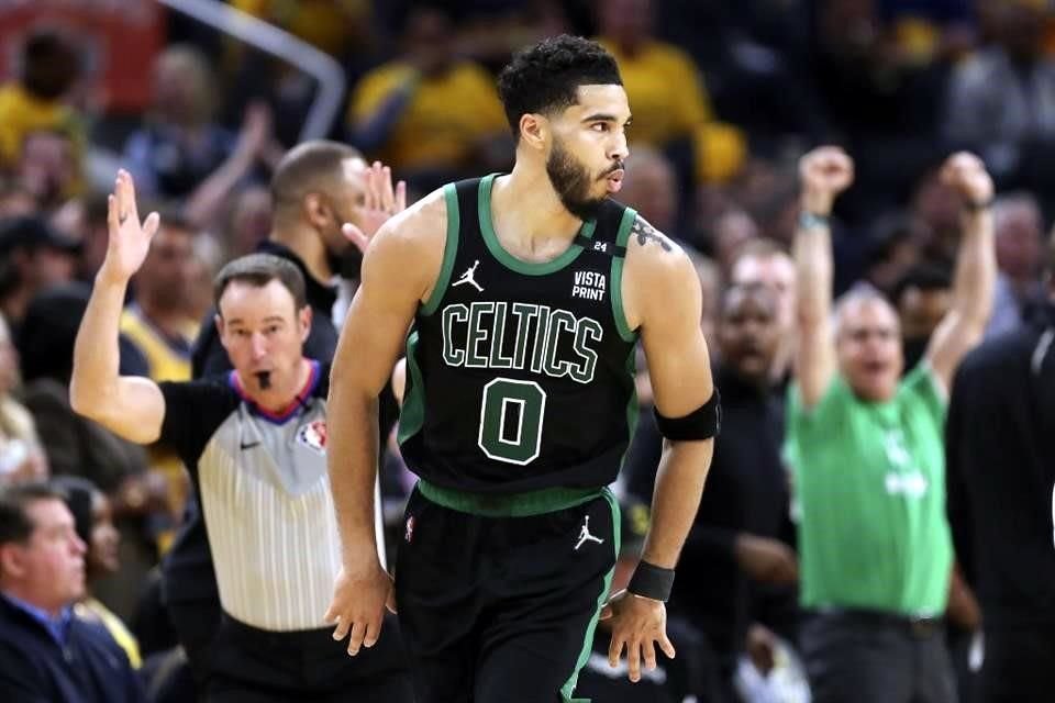 Jayson Tatum silenció en varias ocasiones a los locales, pero no fue suficiente y ahora viajarán a Boston para intentar empatar la serie.