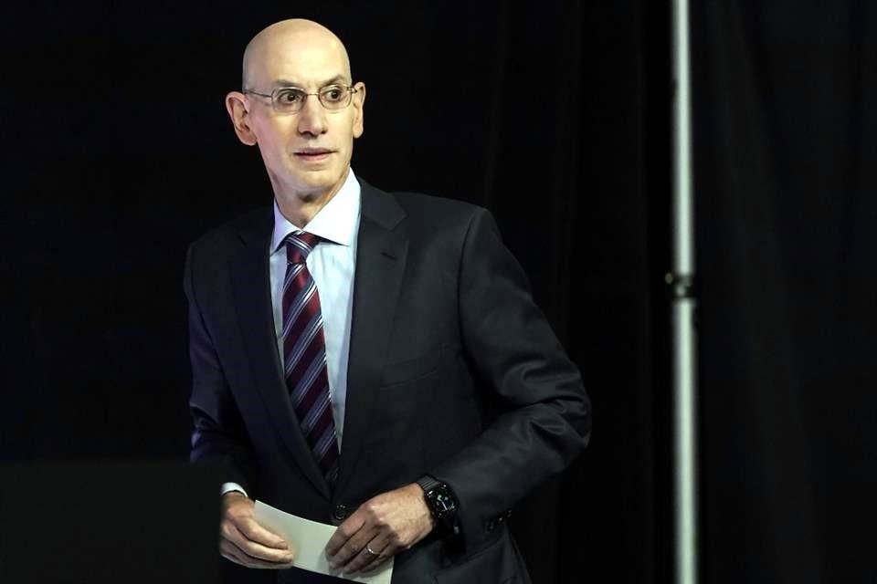 Adam Silver, el comisionado de la NBA, no estuvo en el partido por protocolo de Covid-19.