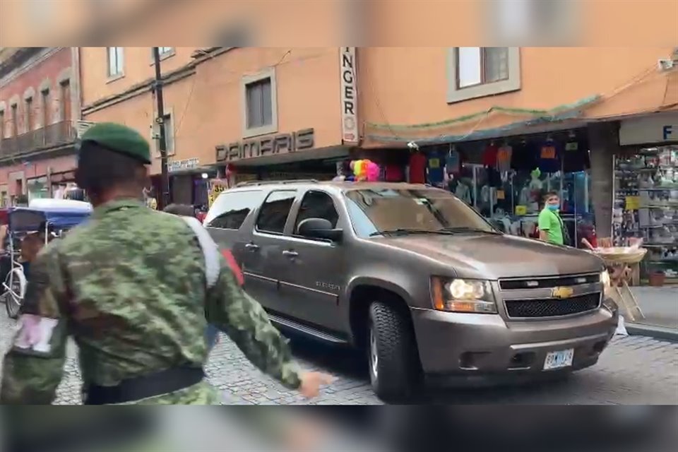 John Kerry a su llegada al Palacio Nacional para reunirse con el Presidente López Obrador. 