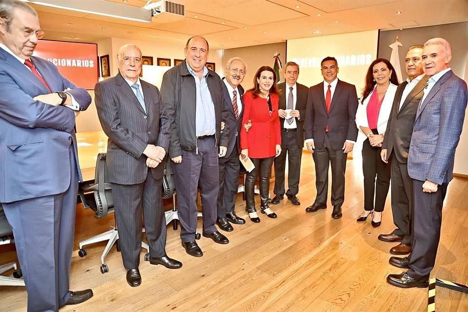 José Antonio González , Jorge de la Vega Domínguez, Rubén Moreira,  Gómez Villanueva, Carolina Viggiano, Humberto Roque, Alejandro Moreno, Carolina Monroy, Manlio Fabio Beltrones y Roberto Madrazo.