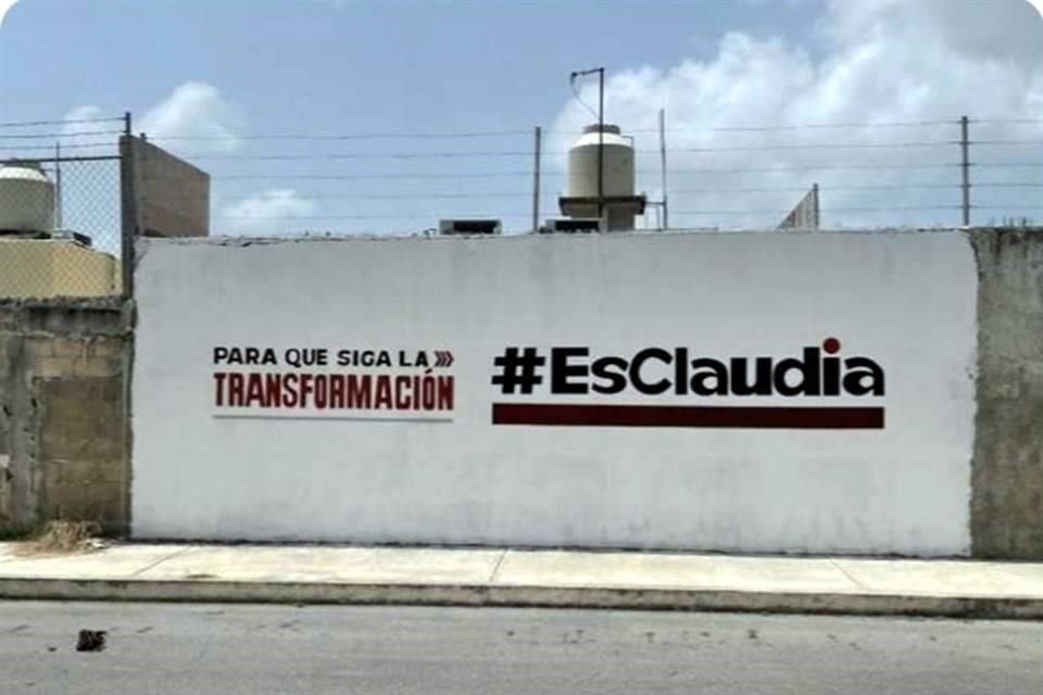 En Cancún fueron ubicadas bardas en favor de Sheinbaum, con la etiqueta #EsClaudia.