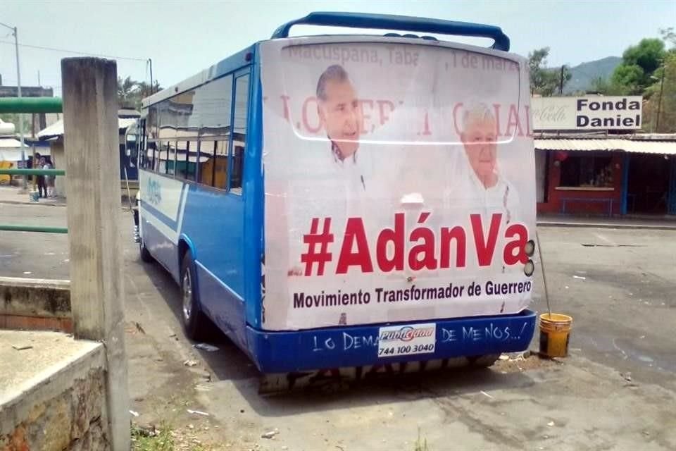 En camiones urbanos de Guerrero también se ha visto la publicidad en favor del Secretario de Gobernación.