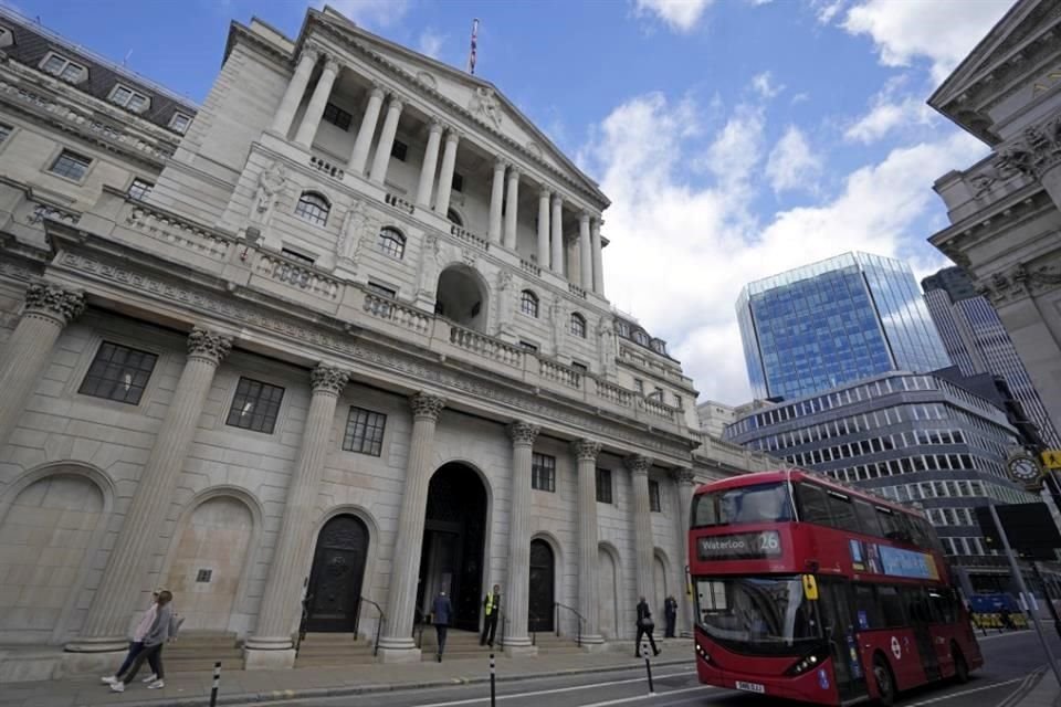 El Comité de Política Monetaria del BoE, conformado por nueve miembros, votó 6-3 para aumentar la tasa de interés de referencia en 25 puntos básicos a 1.25 por ciento.