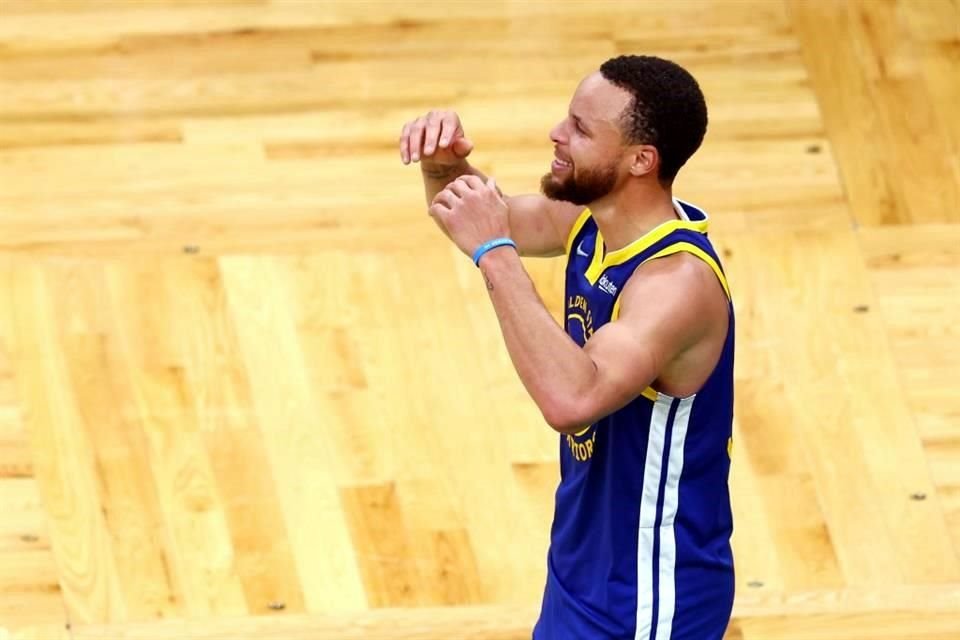 Stephen Curry fue clave en el juego 6 al anotar 34 puntos por los Warriors.