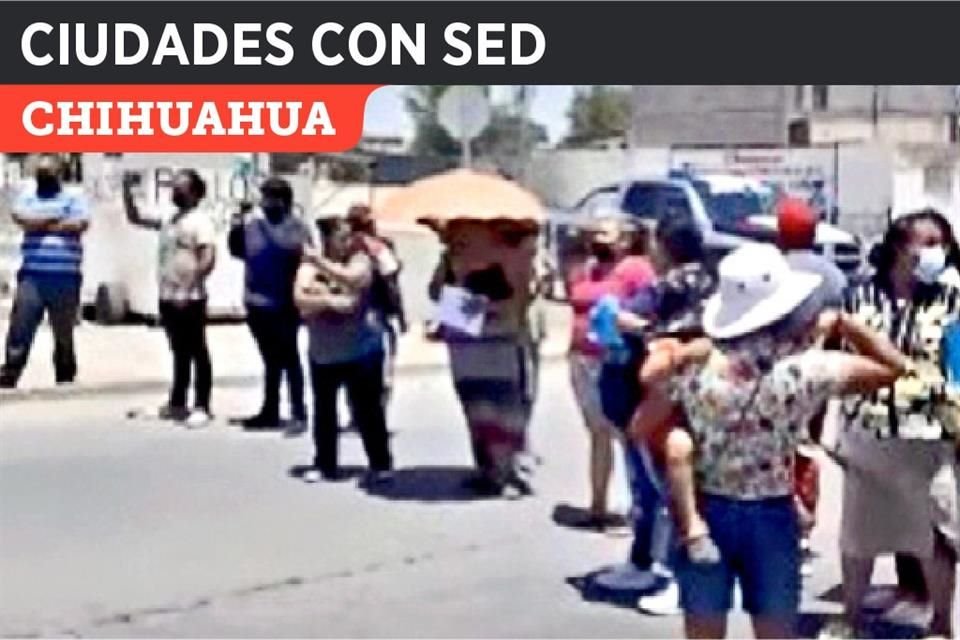 Vecinos han bloqueado avenidas para exigir que se regule el abasto.