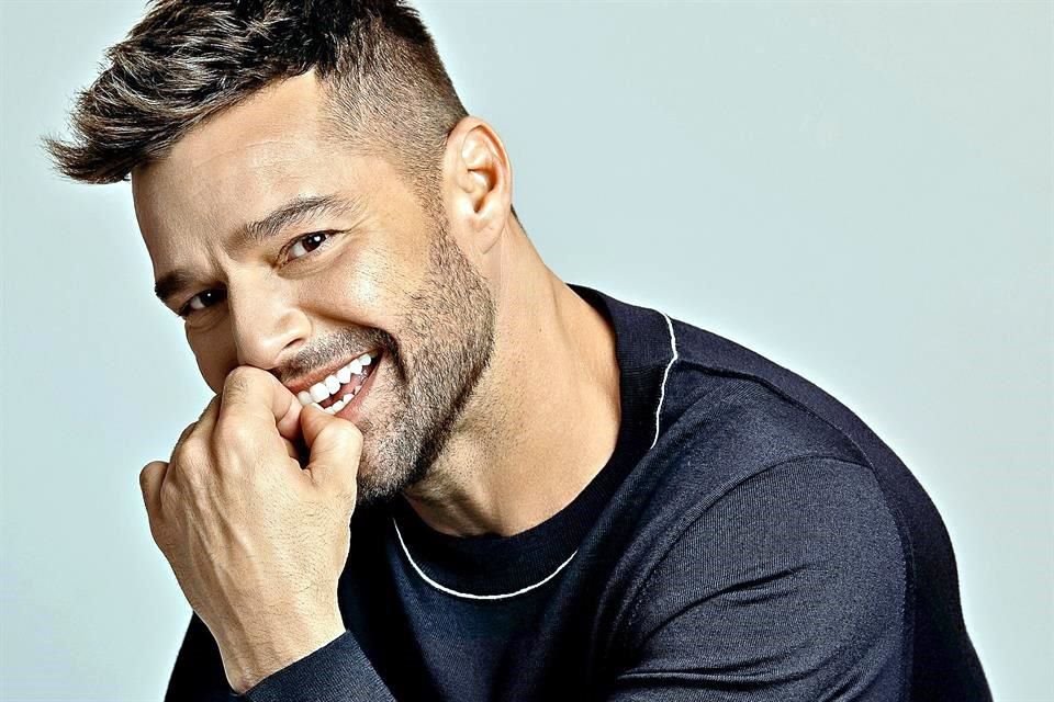 Ricky Martin comparte sus secretos para cuidarse el rostro y mantenerse en forma, a sus 50 años.