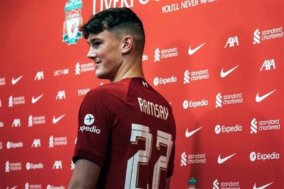 Calvin Ramsay portará el número 22.