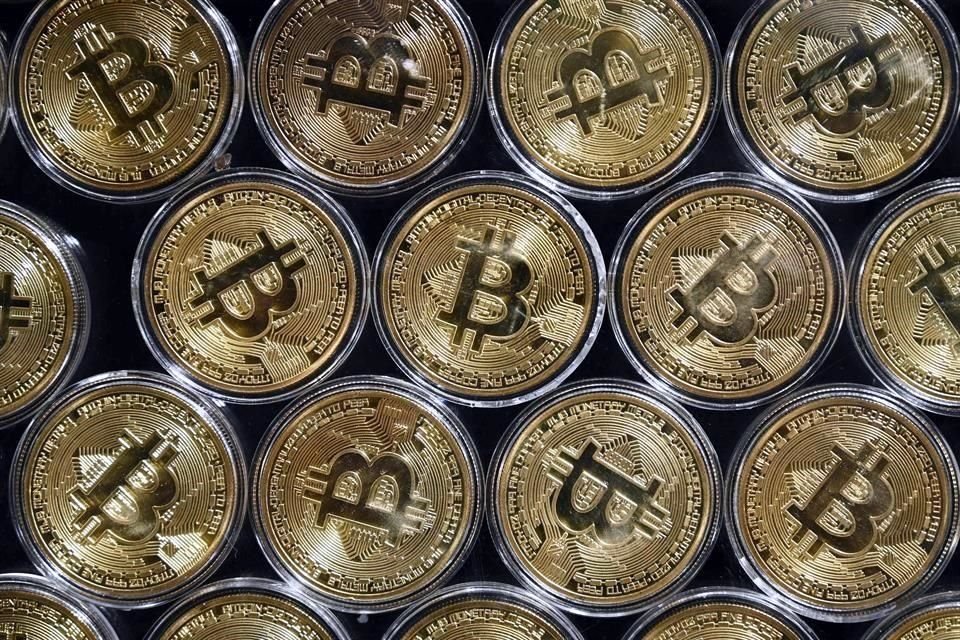 A mediados de abril, el bitcoin alcanzó un máximo de 64 mil dólares.