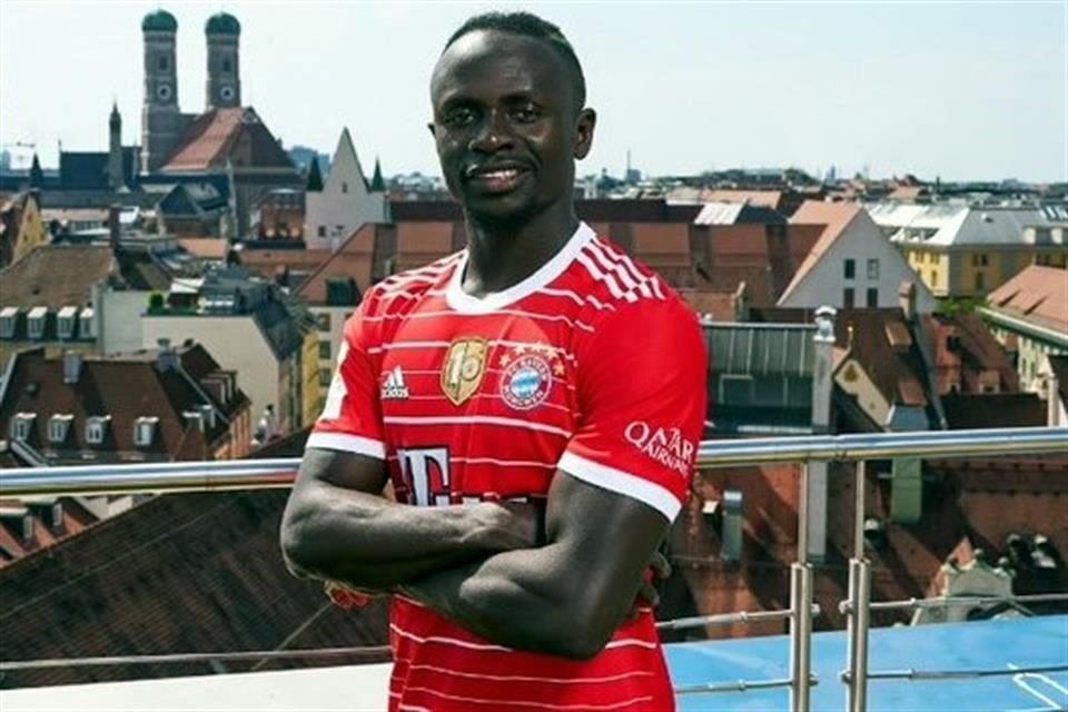 Sadio Mané ya presume los colores de su nuevo equipo.