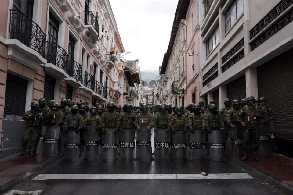 El Gobierno de Ecuador decretó estado de excepción para responder a las protestas y movilizó a la Policía.