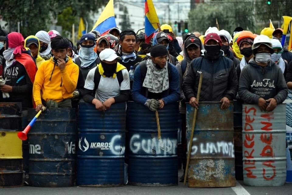 Los indígenas exigen que se baje el precio de la gasolina para poder iniciar el diálogo con el Gobierno de Lasso.