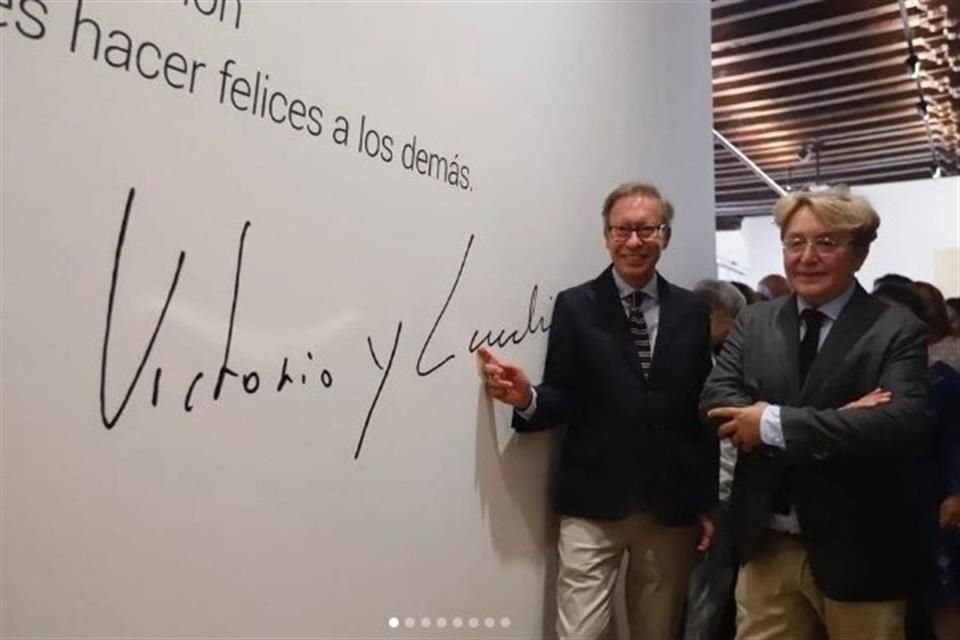 Los diseñadores Victorio y Lucchino celebraron sus 40 años de trayectoria con la inauguración de su museo en Andalucía, España.