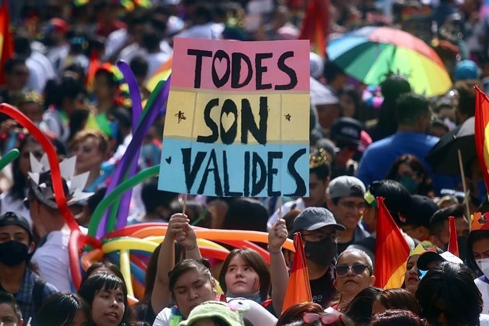 Se tiene prevista la asistencia de 300 mil personas a la 44 Marcha del Orgullo que avanzará hacia el Zócalo capitalino.