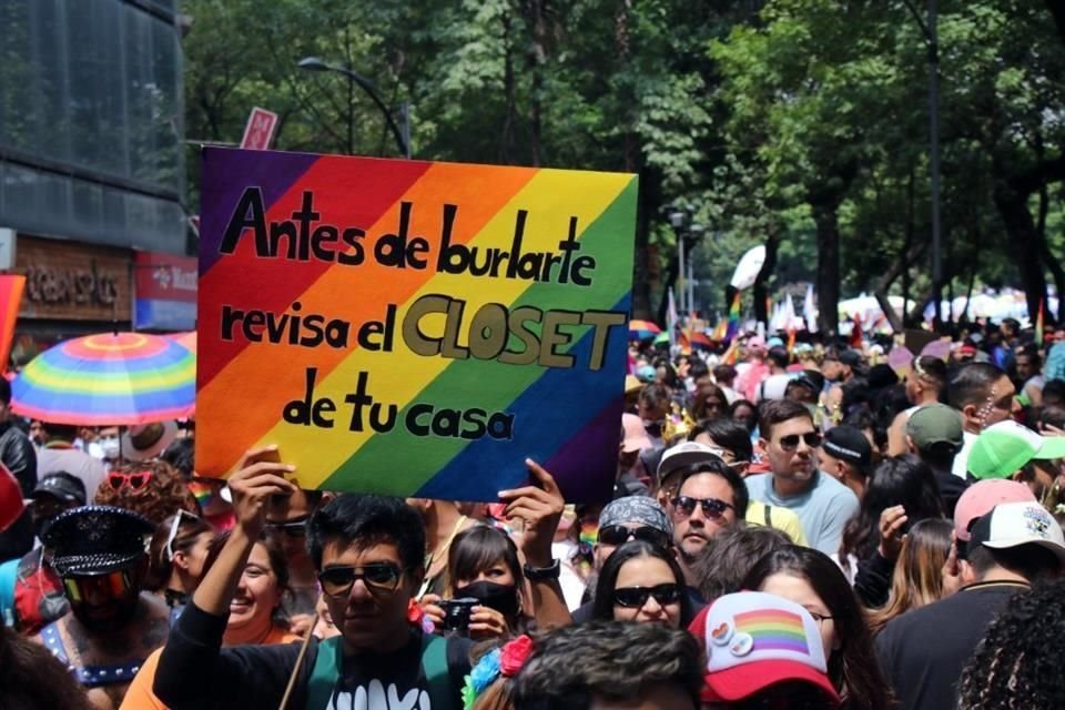 Al momento, Paseo de la Reforma se encuentra abarrotado de asistentes a la Marcha del Orgullo LGBT+.